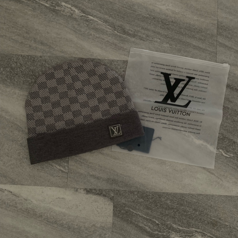 Louis Vuitton Gray & Cream Knit Beanie with Label - Picture 4 of 4